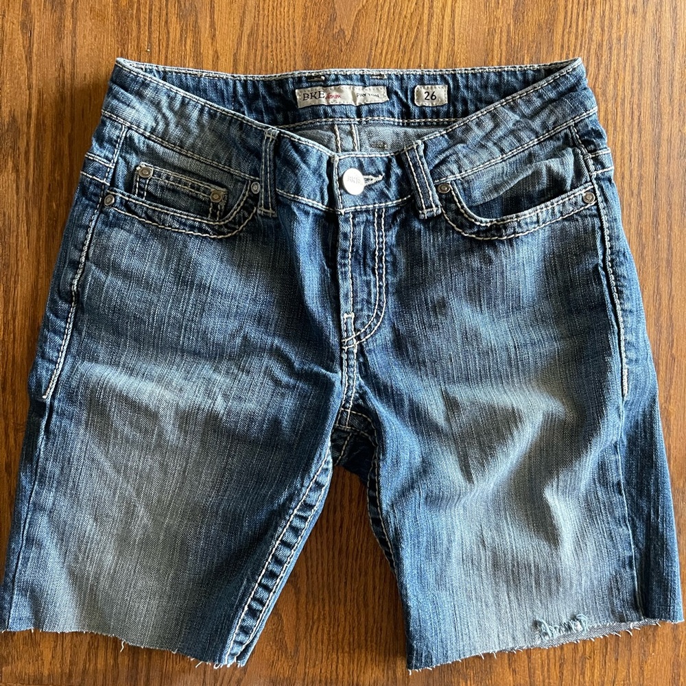 Women’s BKE cut off jeans size 26